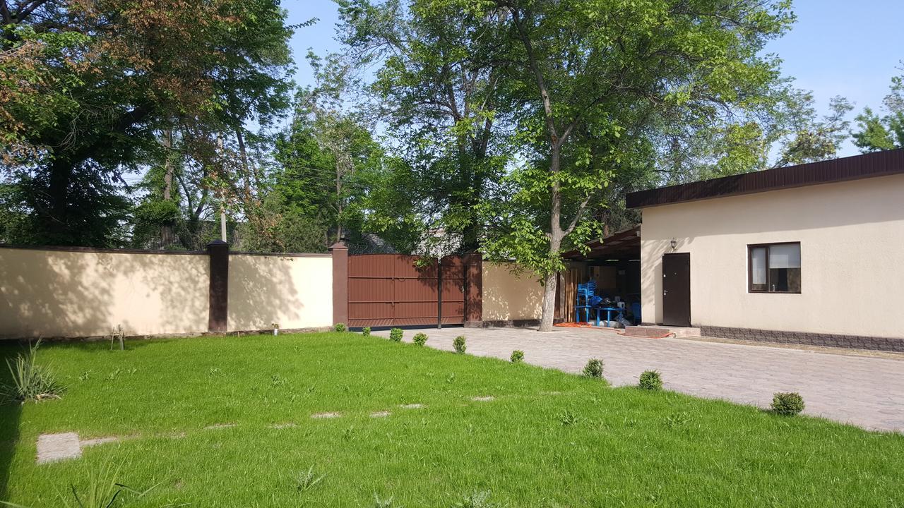 Prime Time Guest House Kant Exterior foto