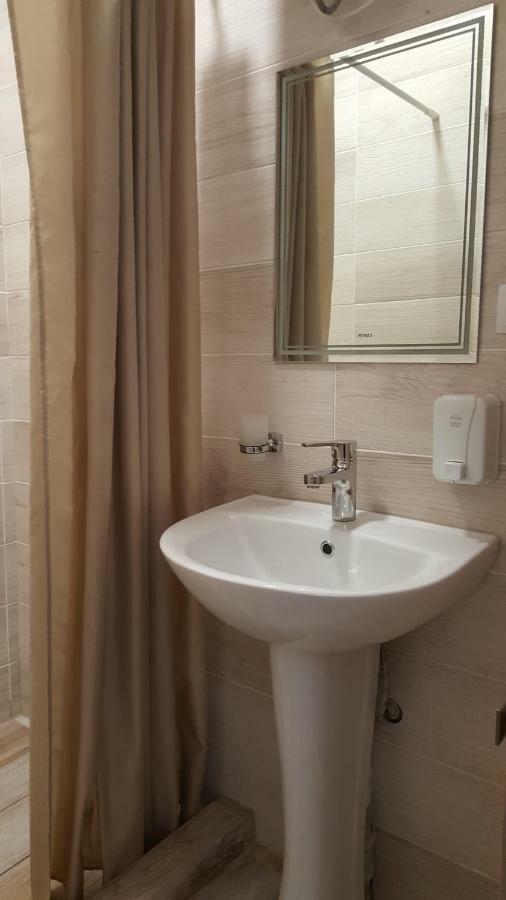 Prime Time Guest House Kant Exterior foto